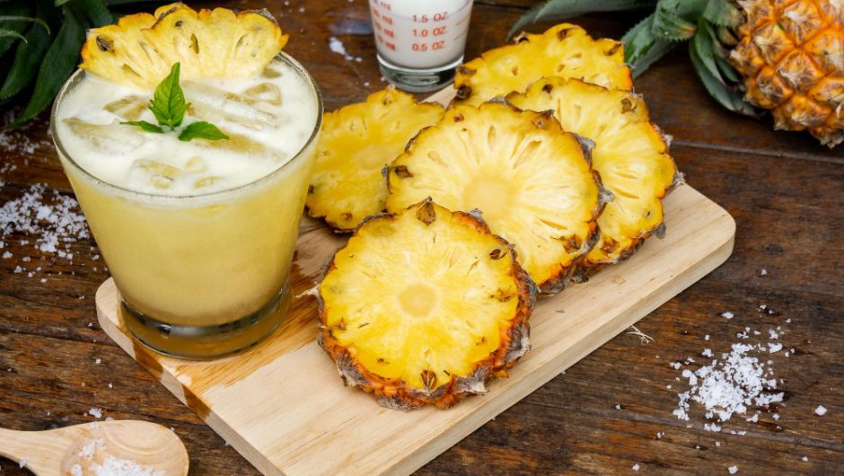 Rețetă ușoară și delicioasă de Sangria cu ananas