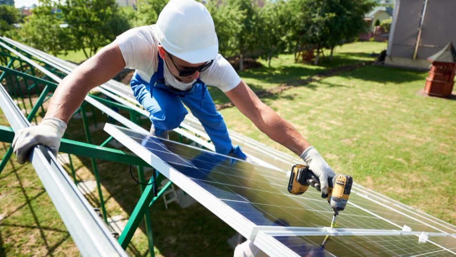 Cum să cureți panourile fotovoltaice în mod eficient