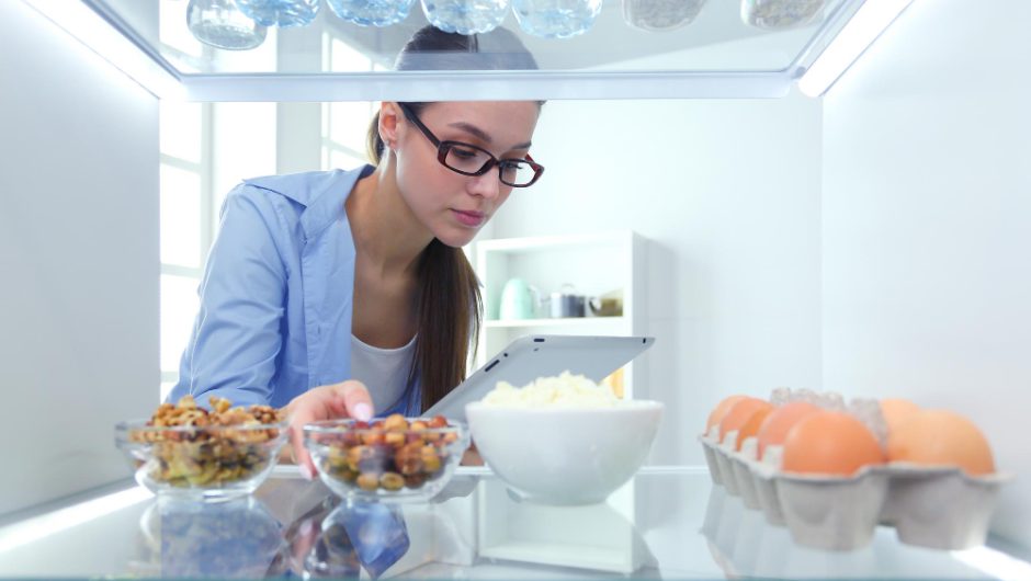 Cum să integrezi o masă frigorifică în spațiul tău de lucru