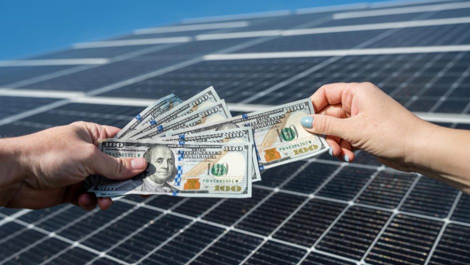 Investiția în panouri fotovoltaice: Câștiguri și costuri