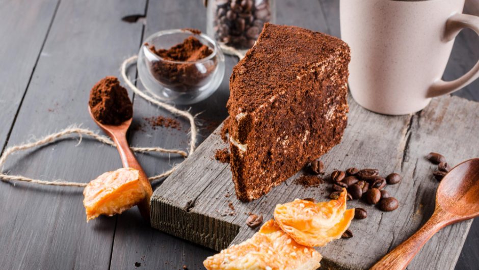 Prăjitură cu ciocolată și amaretto: deliciu de casă