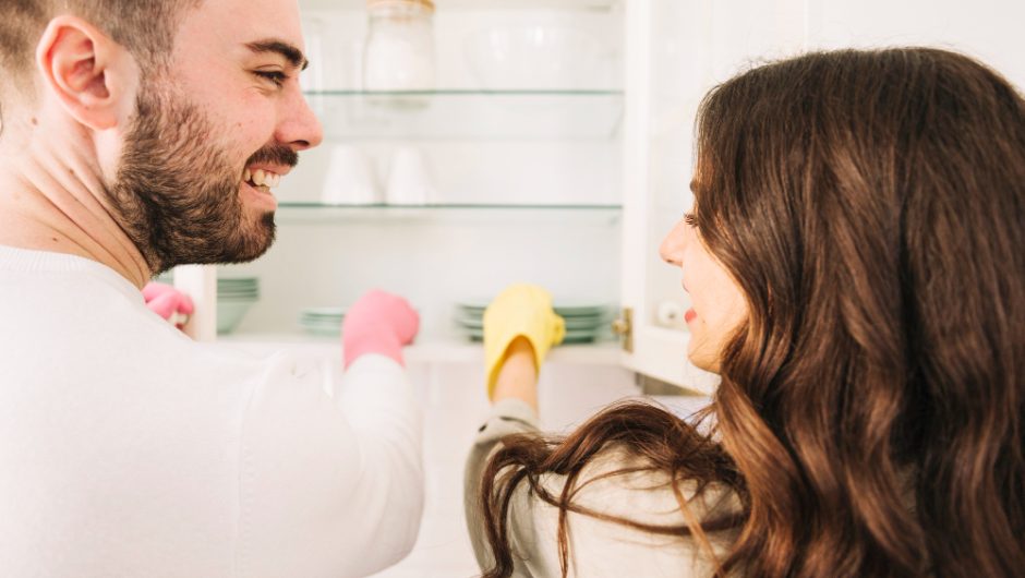 Cum îți menții buclele frumoase între două spălări