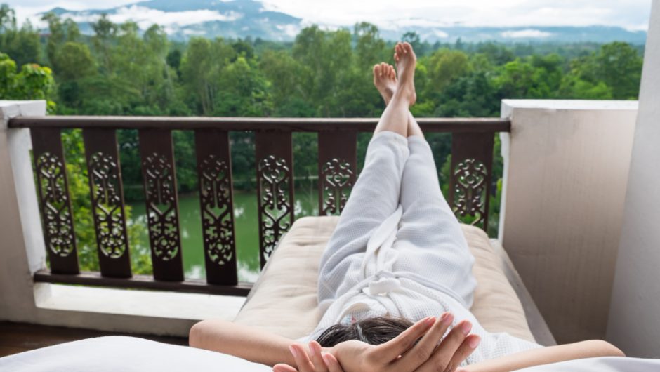 Cum transformi un balcon banal într-un spațiu de relaxare